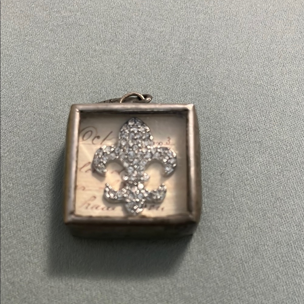 Jewel Kade Eiffel Tower/ Fleur de lis charm